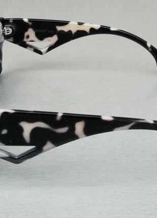 Burberry стильні жіночі сонцезахисні окуляри чорно бежевий мармур з градієнтом3 фото