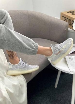 Жіночі кросівки adidas yeezy boost3 фото