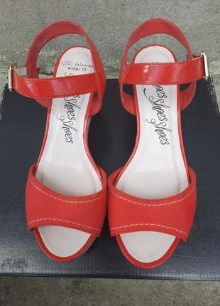 Трендові босоніжки від marks and spencer