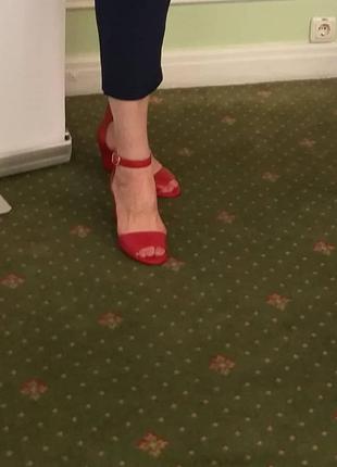 Червоні шкіряні босоніжки3 фото
