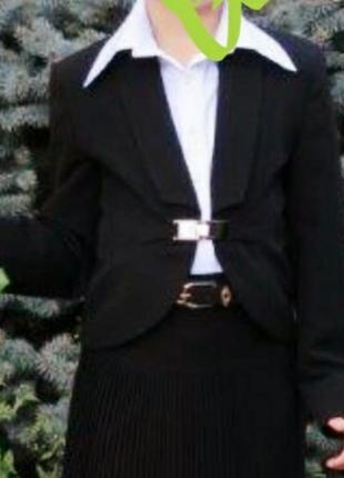 Шкільна форма на дівчинку