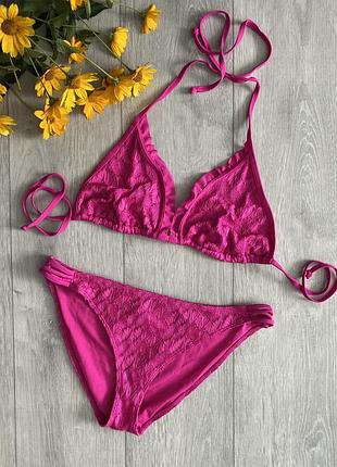 Насичений красивий купальник