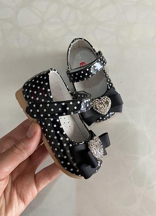 Дуже гарні туфельки для дівчаток