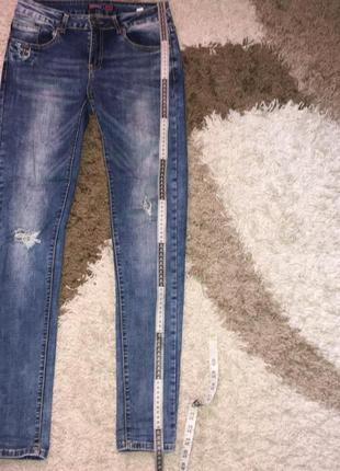 Стильні джинси скінні з рваностями, м-л3 фото