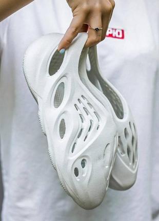 Женские тапки adidas yeezy foam white3 фото
