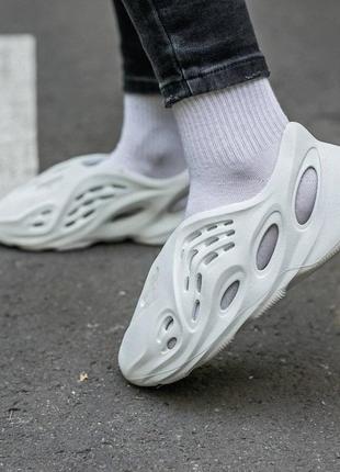 Женские тапки adidas yeezy foam white7 фото