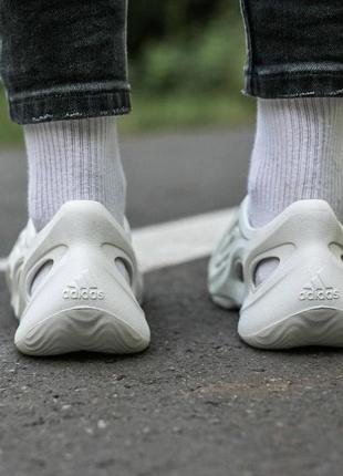Женские тапки adidas yeezy foam white5 фото