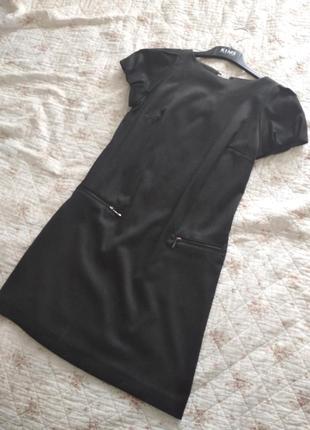 Черное деловое платье