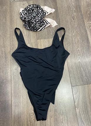 Сдельный купальник