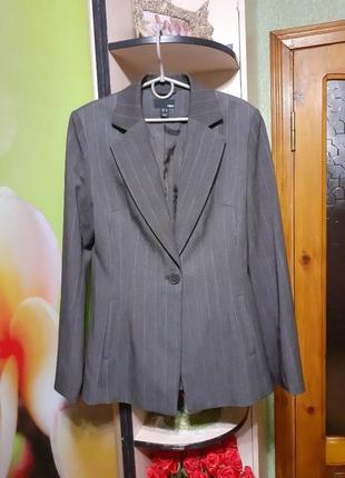Шикарний брючний костюм в смужку h&m