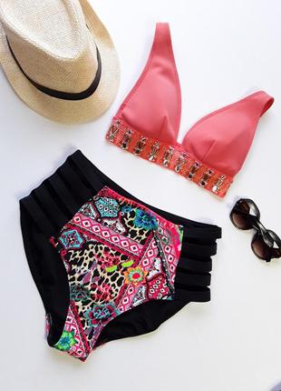 Стильний купальник з високими плавками