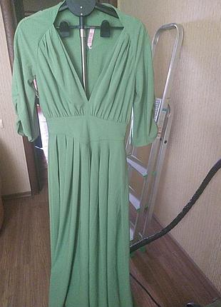 Дуже коасивое плаття насиченого зеленого кольору