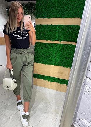 Укороченные брюки на манжетах