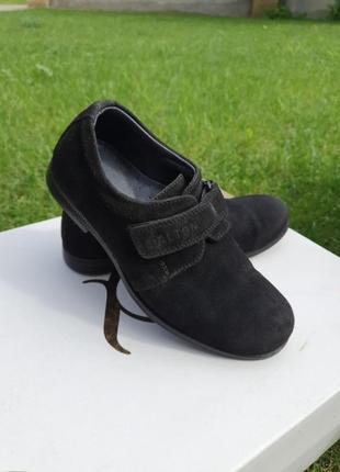 Туфлі відомого бренду dalton,з нат. замша, в середині повністю шкіра, в р. 29, устілка 20 см