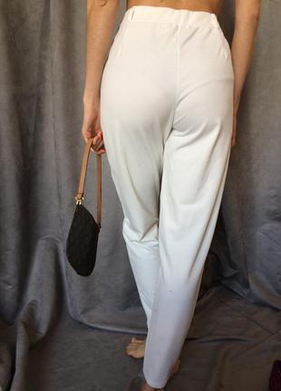 Женские белые трикотажные брюки спортивный шик