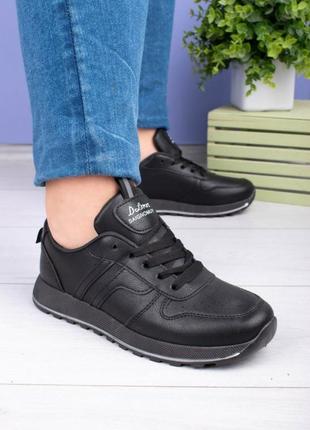 Стильные черные кроссовки модные кроссы