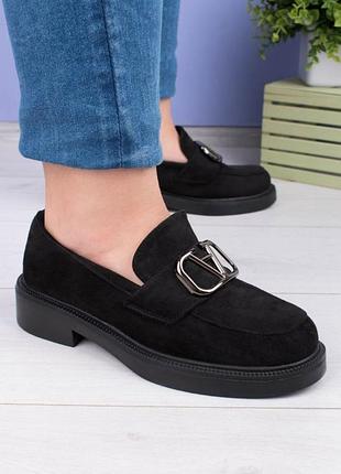Стильные черные замшевые туфли лоферы массивные модные с пряжкой
