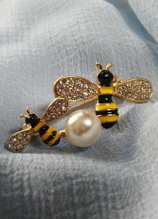 Save the bees брошка с бджілками та перлиною1 фото