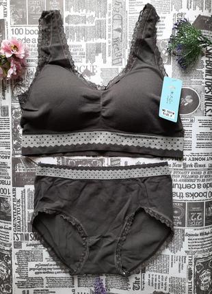 Комплект топ-бралетт з рюшів на орендованому поролоні з широкими бретелями і трусики сліпи