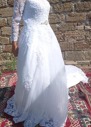 Белое свадебное платье пышное а-силуэт со шлейфом классическое роскошное королевское с рукавами5 фото