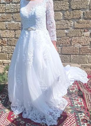 Белое свадебное платье пышное а-силуэт со шлейфом классическое роскошное королевское с рукавами8 фото