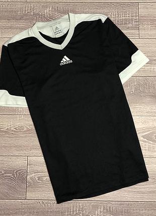 Спортивная футболка adidas