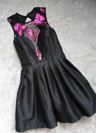 Черное платье с вишивкой пайетками1 фото