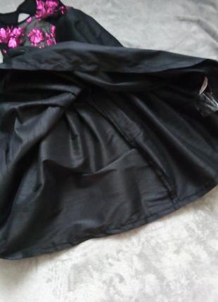 Черное платье с вишивкой пайетками4 фото