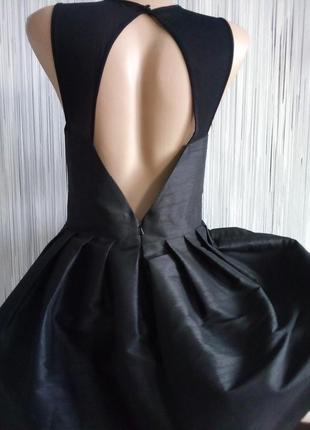 Черное платье с вишивкой пайетками8 фото