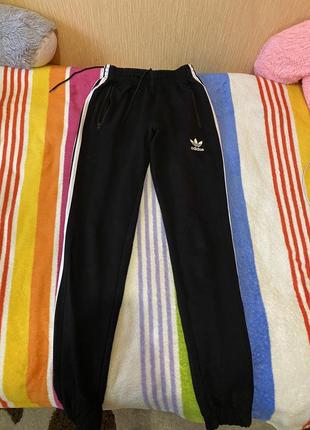 Спортивні штани adidas