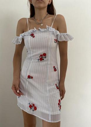 Милое нежное платье в цветочный принт платье мини3 фото