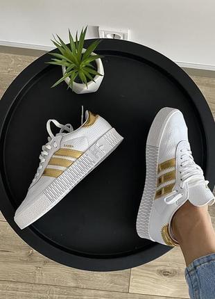 Шикарные женские кроссовки adidas samba белые с золотыми полосами4 фото