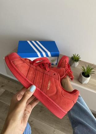 Шикарные женские кеды adidas superstar london красные4 фото