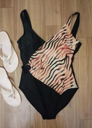 Оригінальний злитий купальник.