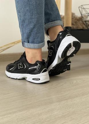 Женские стильные осенние кроссовки new balance 530 black white5 фото