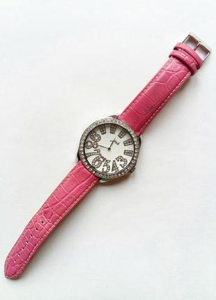 Ярко-розовые массивные часы с камнями jnk