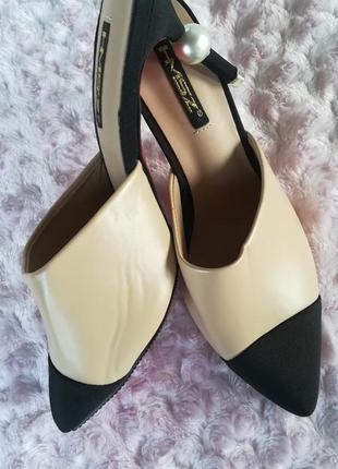 Элегантные мюли на каблуке с жемчужинами