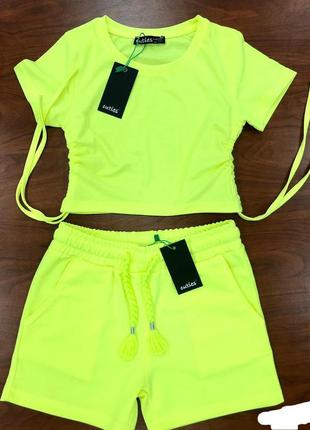 Яркие трендовые шорты на резинке салатового цвета девочке