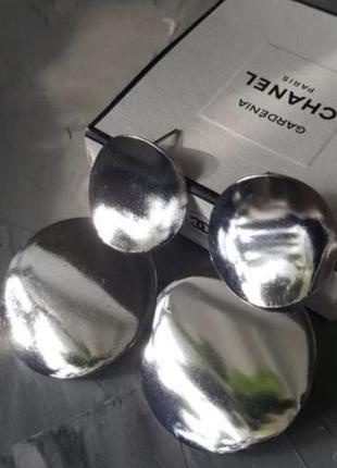 Трендовые серьги серебряного цвета круглые зеркальные 2021 гвоздики