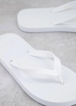 Тапочки truffle collection wide fit flip flop in white3 фото