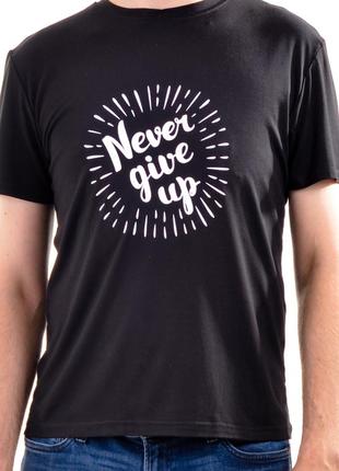Мужская черная футболка c принтом "never give up"4 фото