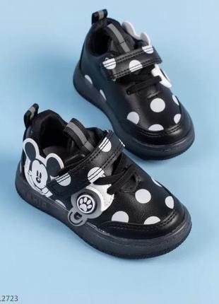 Кроссовки с микки