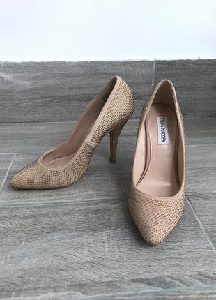 Бежевые туфли лодочки на высоком каблуке с камнями steve madden2 фото