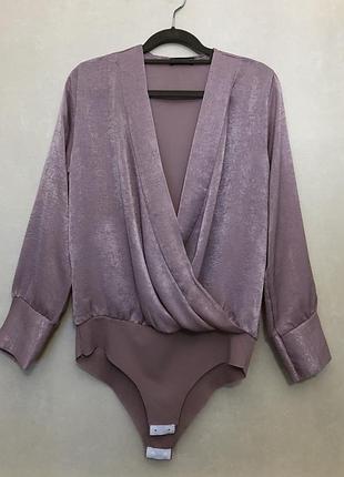 Нарядна блузка-боді на запах,пудового кольору boohoo (італія)