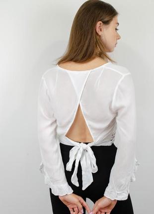 Miss selfridge біла коротка блуза з асиметричним довгим рукавом, блузка топ з мереживом4 фото
