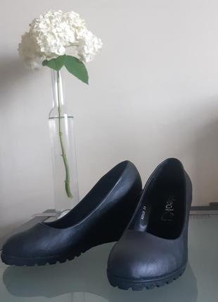 Туфлі чорні жіночі нові