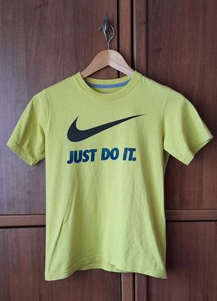 Желтая футболка nike