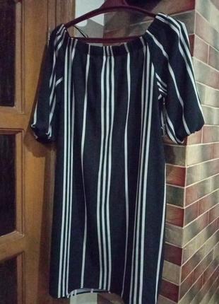 Прекрасне платтєчко в полоску