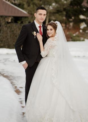 Весільне плаття, після хімчистки, є невеличкий шлейф чипляється на ґудзик6 фото