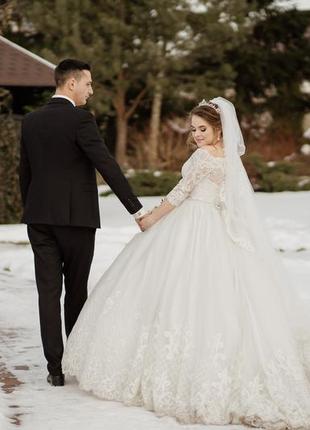 Весільне плаття, після хімчистки, є невеличкий шлейф чипляється на ґудзик10 фото